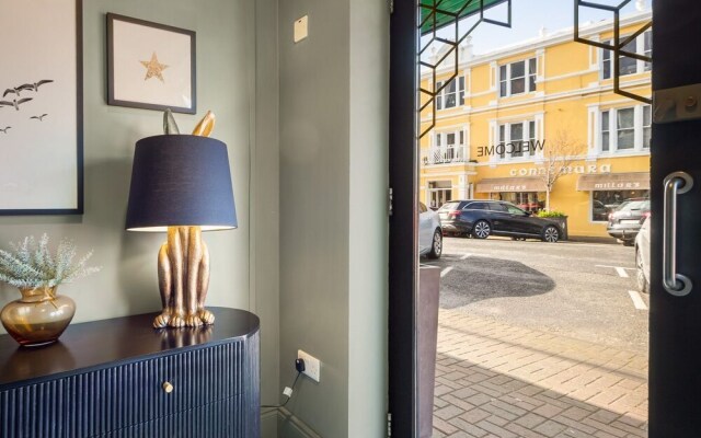 "The Courtyard @ Clifden Boutique Apartments"