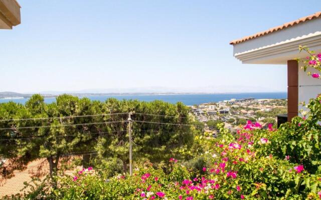 Enchanting Villa With Backyard in Cesme Near Beach