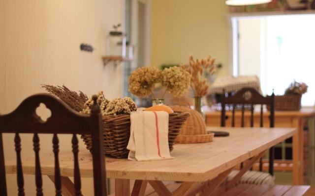 Antique's home