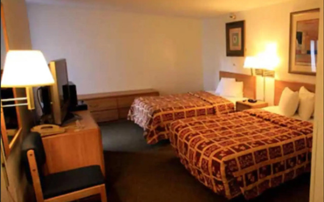 Norwood Inn and Suites - Roseville