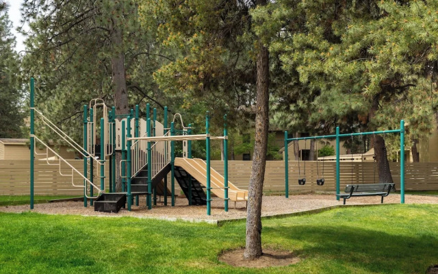 Riverview Retreat Picturesque 2 BDR in Resort!