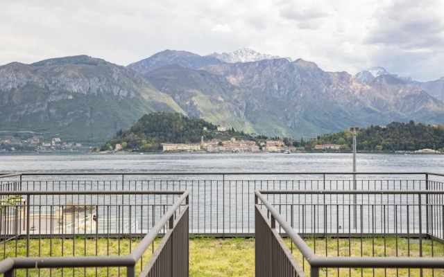 Lakefront Contemporary