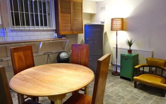 Igloo Backpackers Hostel & Annexe