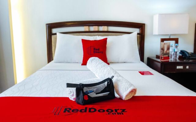 RedDoorz Plus near Mango Avenue Cebu