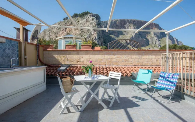 Mondello Beach Home by Wonderful Italy