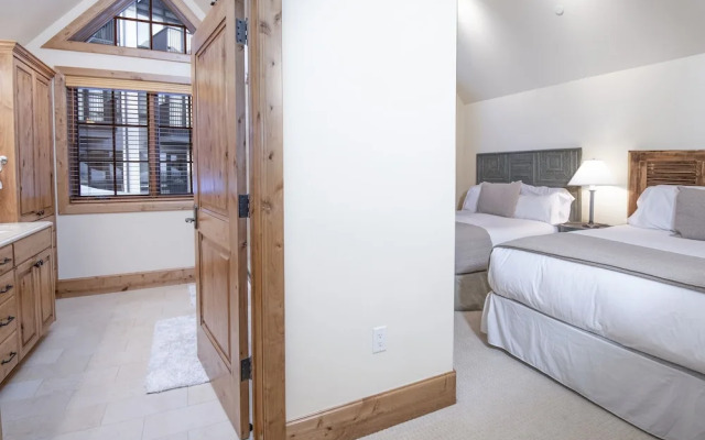 Vail Mountain View #402 4 Bedroom Condo