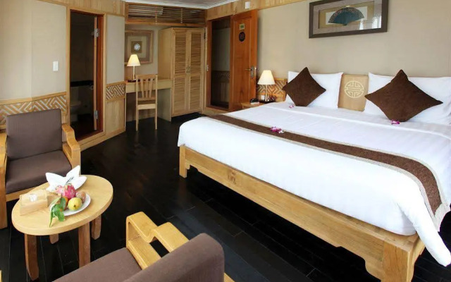 Pelican Halong Cruise