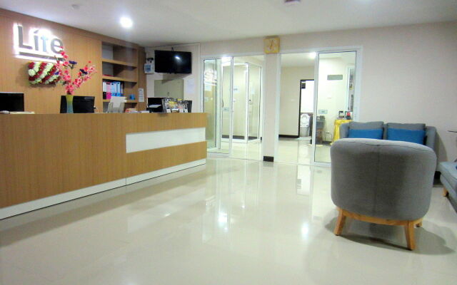 Life Grand Hotel