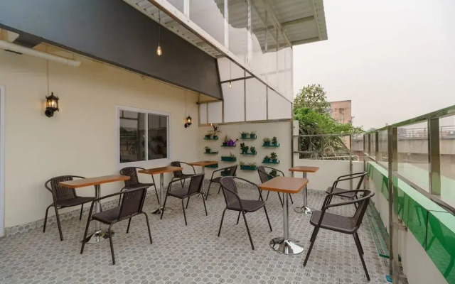 RedDoorz Plus near RS RK Charitas 2 Palembang