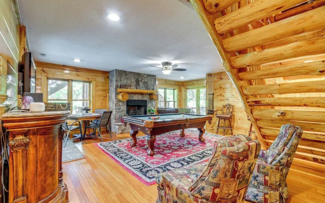Hike, Fish & Golf: Burnsville Retreat w/ Deck! - фото 5