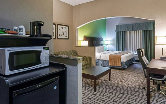 Quality Suites Sulphur