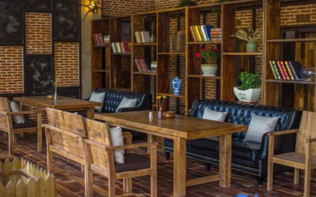 Momo Hostel