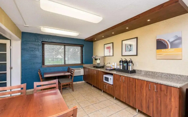 Motel 6 Cedar Rapids, IA - Airport