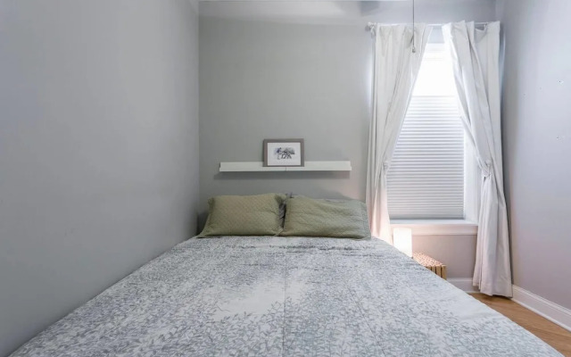 Spacious Split-level Apartment - Great for Groups