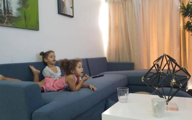 Lia Amanda Edificio 5