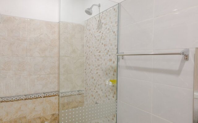 OYO 2060 Adam's Apple Family Guest House