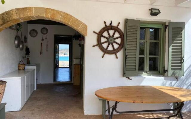 Diakofti Fishermen beachfront house