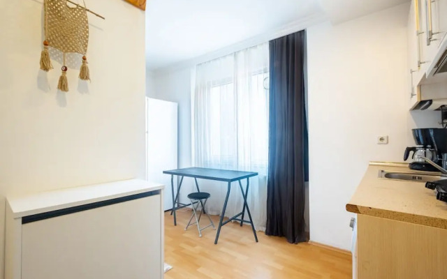 Vibrant Studio Flat Near Taksim Square