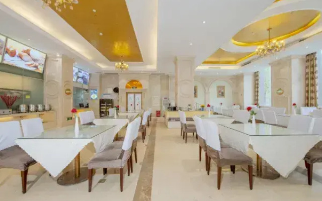 Vienna International Hotel Xinyang Yangshan New District Branch