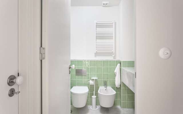 ALTIDO Energetic 2BR Apt w/workspace, by the Santa Justa Lift, in Baixa