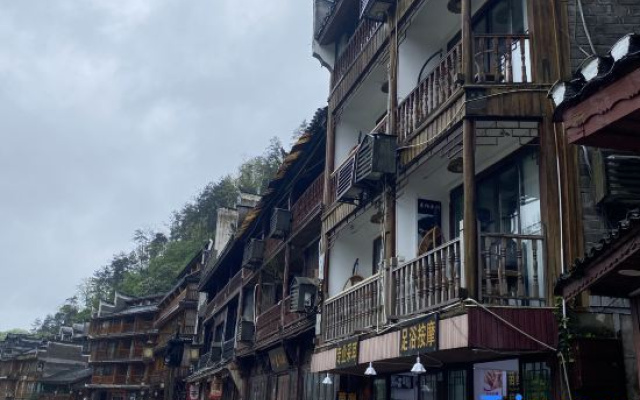 Manshan Su · Jiangjing Homestay (Fenghuang Ancient Town Branch) – Exterior – Xiangxi