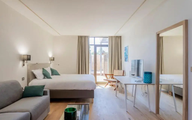 LES SUITES DU PORT by Le Saint Ferdinand