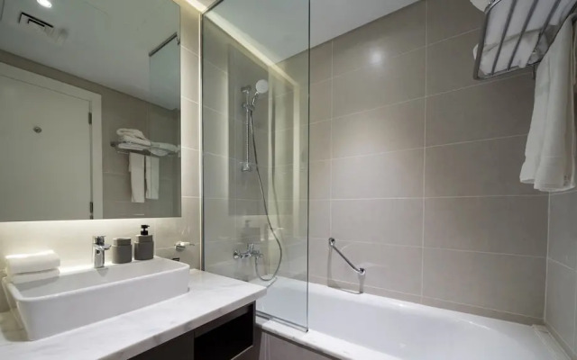 Elegant Studio Living in Privé