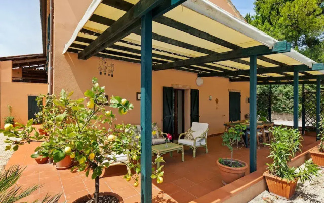 Traditional Villa in Varano With Private Garden