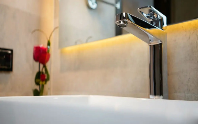Petit Palace Suites Hotel