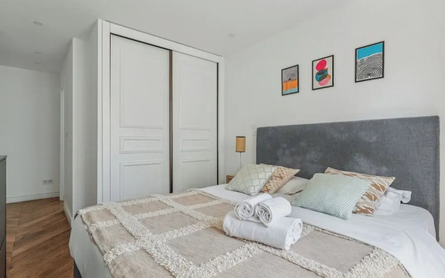 Chic 1BR Near Louvre & Musee d Orsay