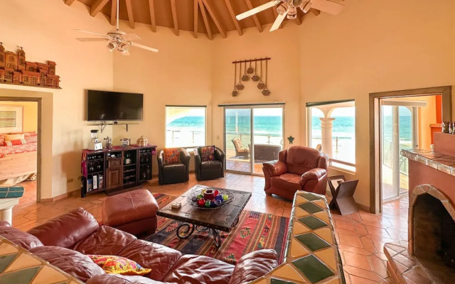 Your Beachfront Escape Close to Everything