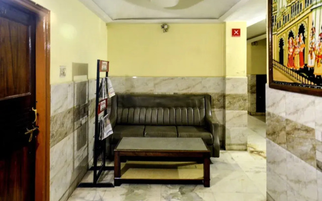 OYO 4956 Hotel Maharaja Palace