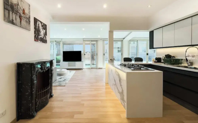 Posh & Panoramic 2bdr Rooftop 5 Min To Airport