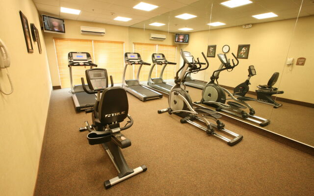 Holiday Inn Express Saltillo Zona Aeropuerto by IHG