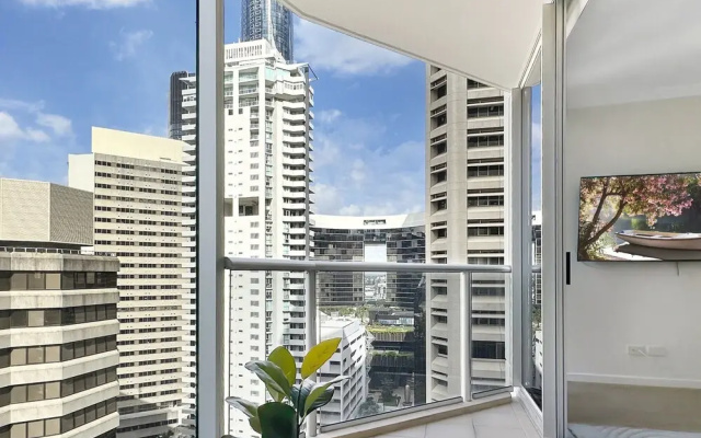High-rise 2-bed Apartment With Gym, BBQ & Pool