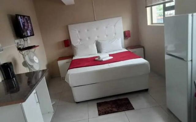 Emampingeni Lodge