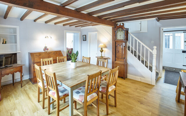 Host Stay Buckingham Square