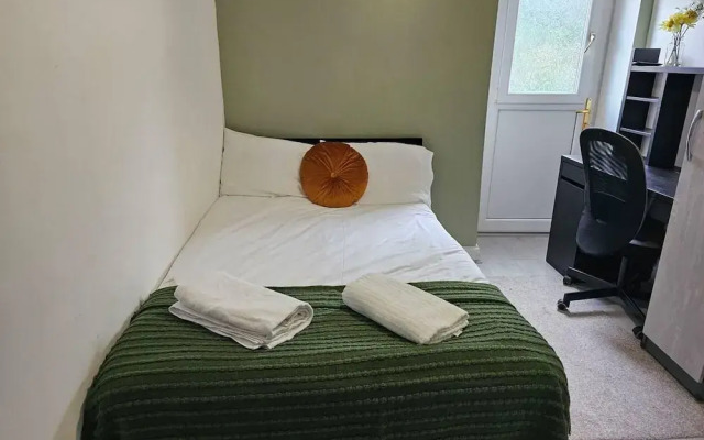 Skyline King Studio Room 201