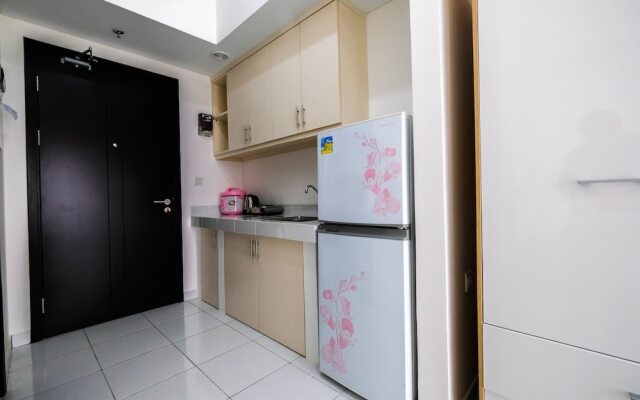 Scenic Studio Room at Casa De Parco Apartment