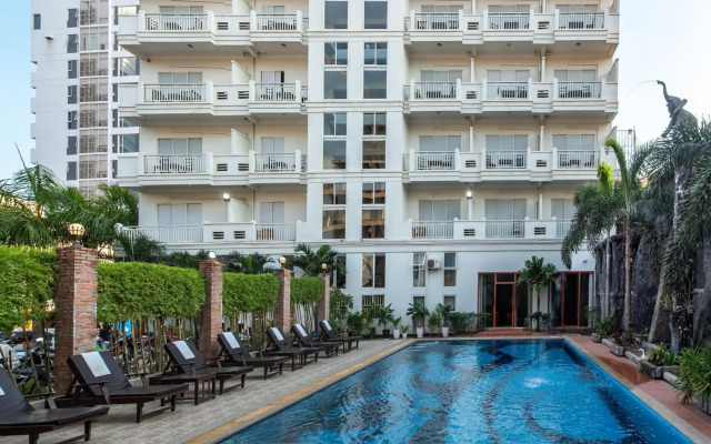 Aristocrat Residence & Hotel