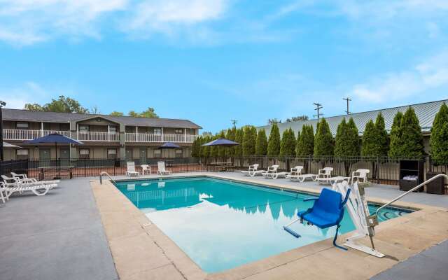 Quality Inn & Suites Big Rapids near University