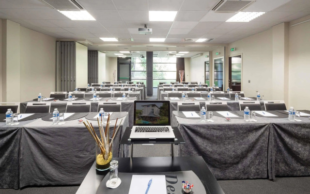 Mercure Aix-en-Provence La Duranne Gare TGV