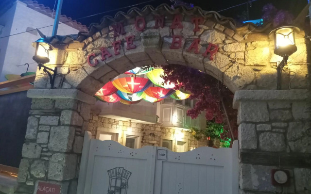 Monat Otel Alacati