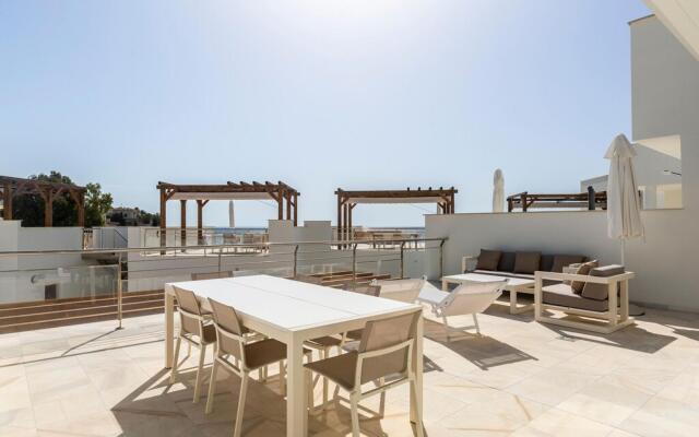 Luxury apartment with dishwasher, located by the sea