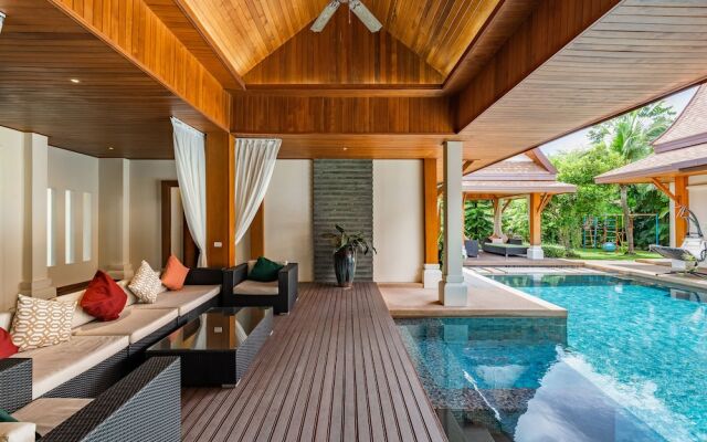 Champagne Pool Villa