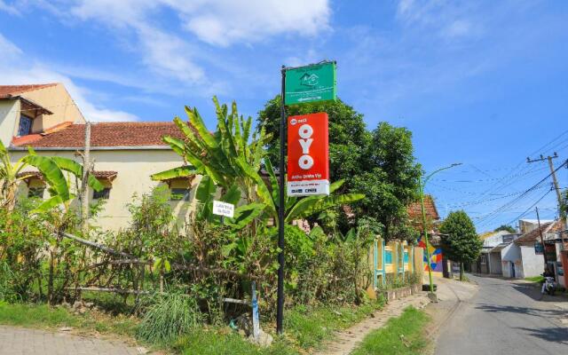 OYO 2453 Artha Graha Vip