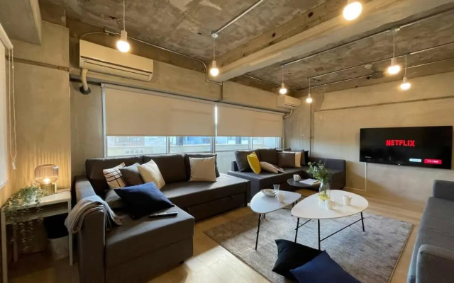 30 sec to PeacePark!! HUGE comfort house Up to 10p – Hotel Rooms – Hiroshima