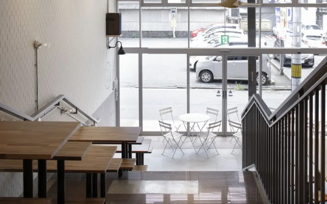 Ark Blue Hotel - Hostel