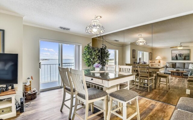 Harbour Island 403l 2 Bedroom Condo by RedAwning