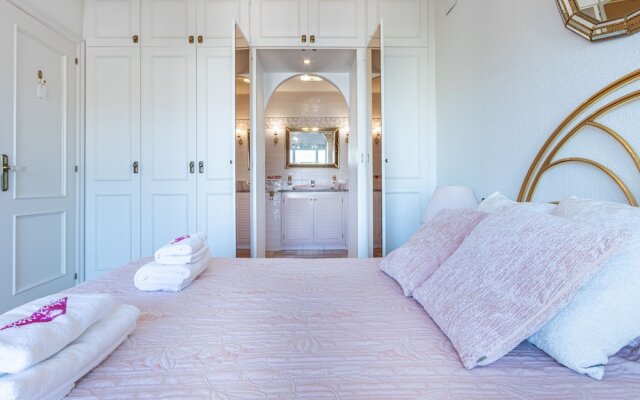 Waterfront Apartment With Large Terrace and Parking Space